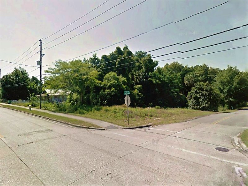 638 E. New York Avenue : Deland : Volusia County : Florida