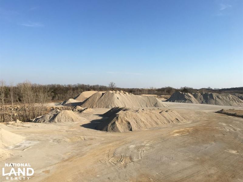 Income Producing Rock Quarry & Hunt : Lyndon : Osage County : Kansas