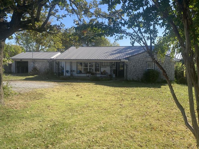4 Bed 1 Bath House, Shop, Highway 1 : Cave City : Independence County : Arkansas