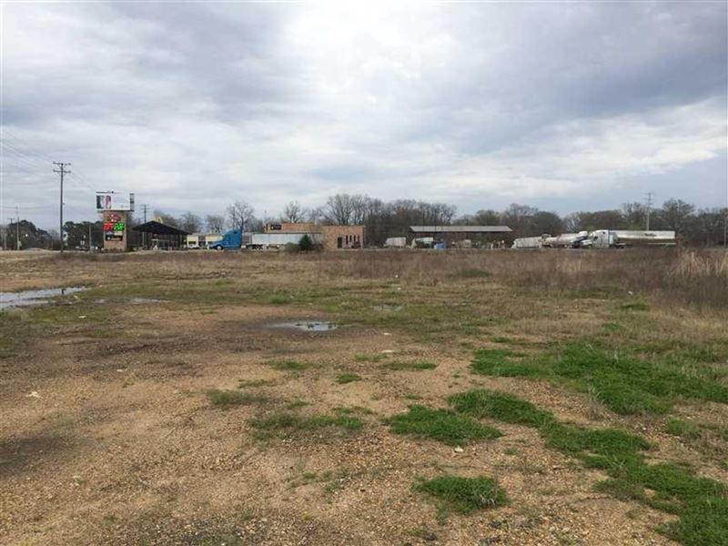 Commercial Property with Highway Fr : Greenwood : Leflore County : Mississippi