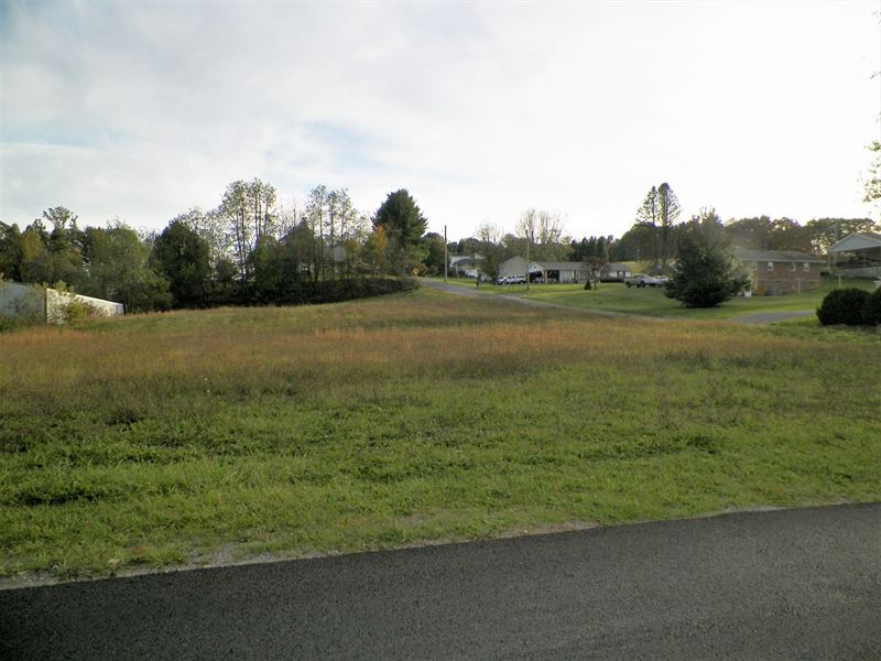 Beautiful Lot Downtown Rural : Rural Retreat : Wythe County : Virginia