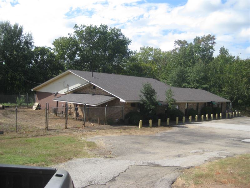 Commercial Building, Ideal Location : Rusk : Cherokee County : Texas