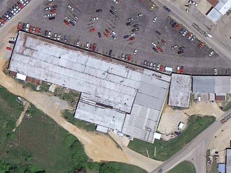 Commercial Building in Missouri : Doniphan : Ripley County : Missouri