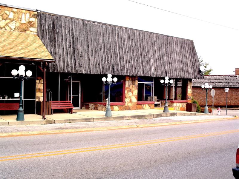 Commercial Property in Arkansas : Mammoth Spring : Fulton County : Arkansas