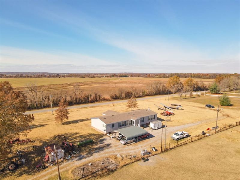 4-Bed, 2-Bath Manufactured Home : Benton : Scott County : Missouri