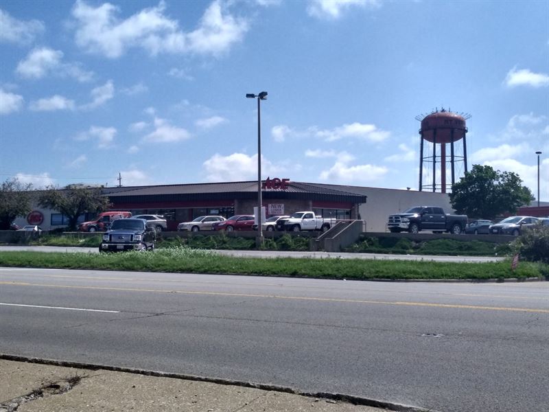 Iga Grocery Store, Hardware & Gas : Mt Vernon : Jefferson County : Illinois