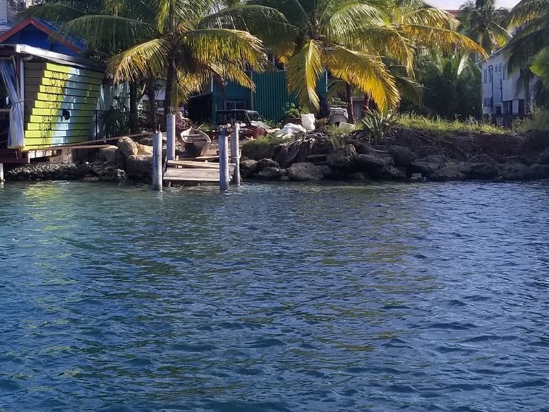 2 Titled Oceanfront City Lots : Panama