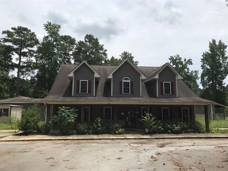 Paws Claws Boarding Facility : Odenville : Saint Clair County : Alabama
