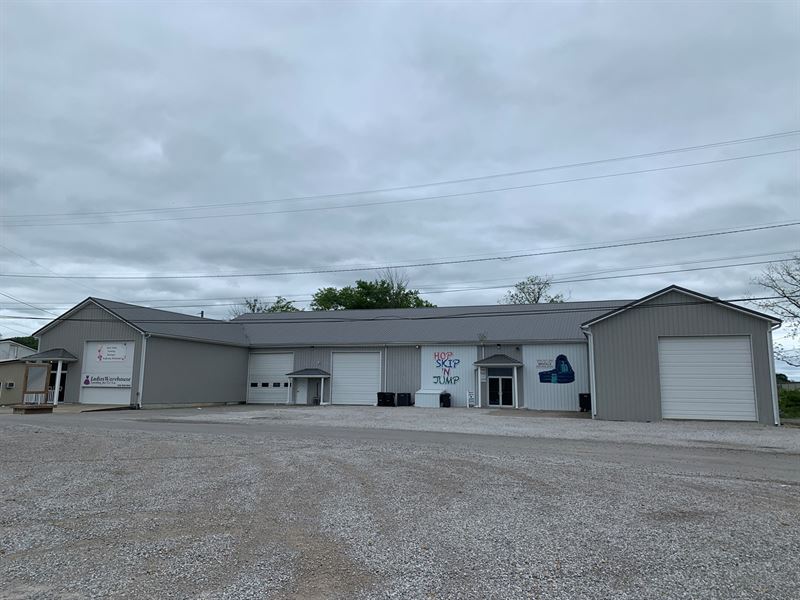 Commercial Building, Over 10,000 : Liberty : Casey County : Kentucky