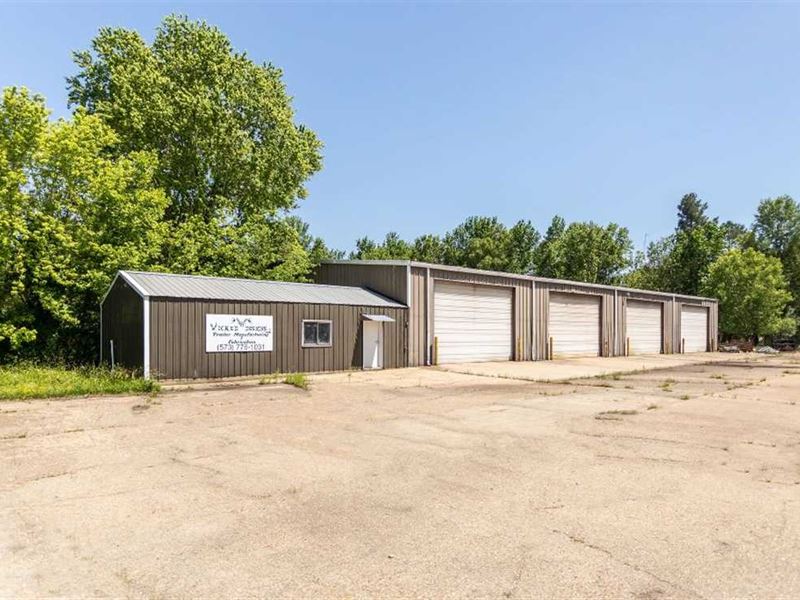 Commercial Building on 1.73 Acres : Poplar Bluff : Butler County : Missouri