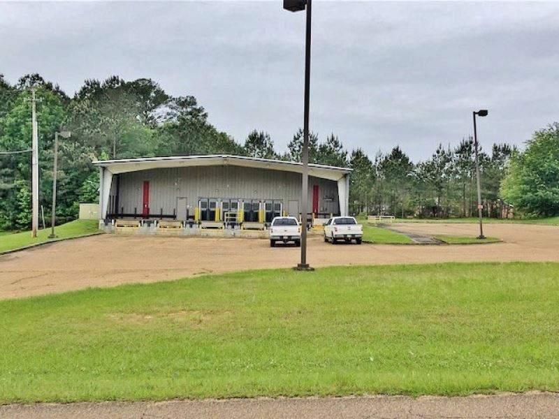 Prime Commercial Building Apache Dr : McComb : Pike County : Mississippi