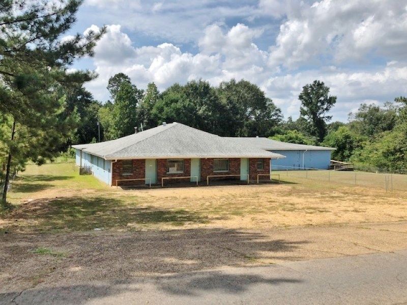 Commerical Bldg & 1.6 Acres : McComb : Pike County : Mississippi