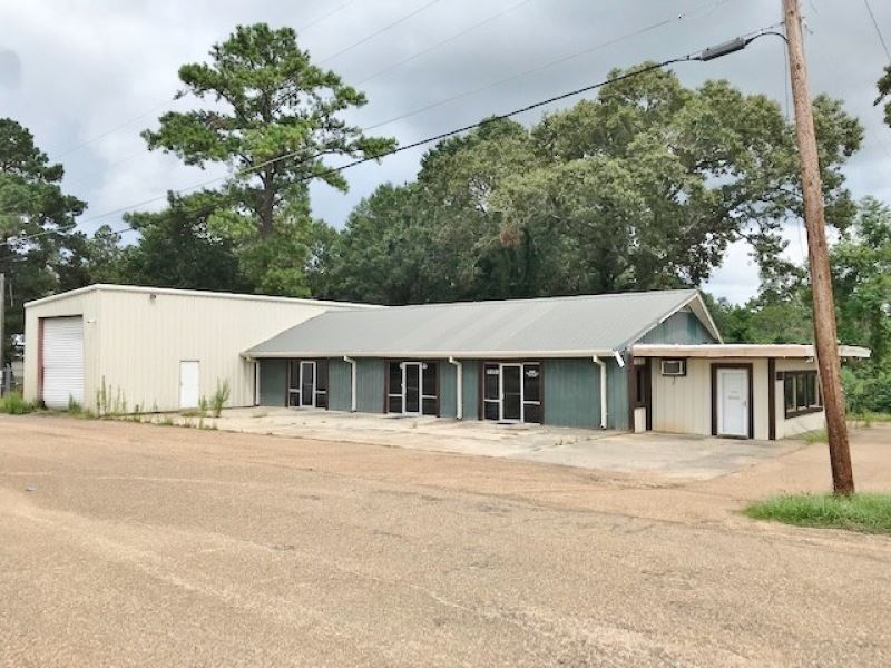 Commercial Building and 1.842 Acres : McComb : Pike County : Mississippi