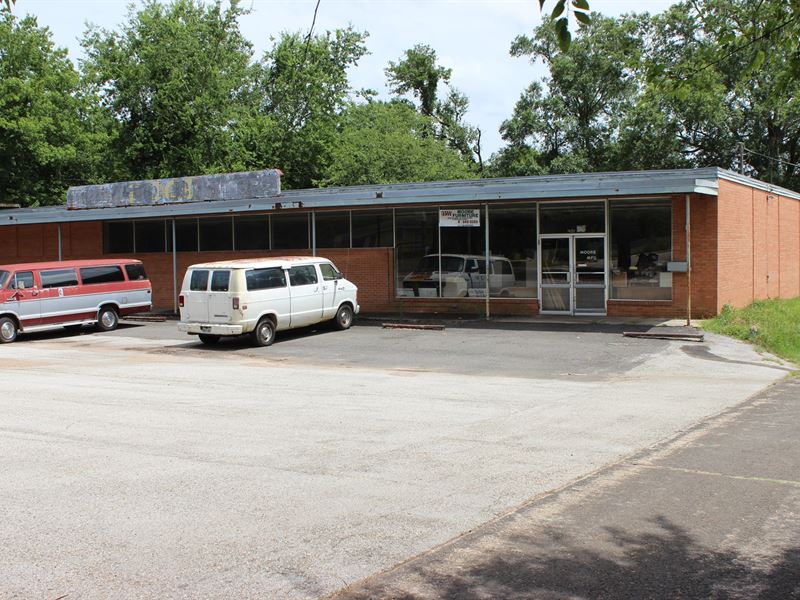 Commercial Building in Texas : Gladewater : Gregg County : Texas