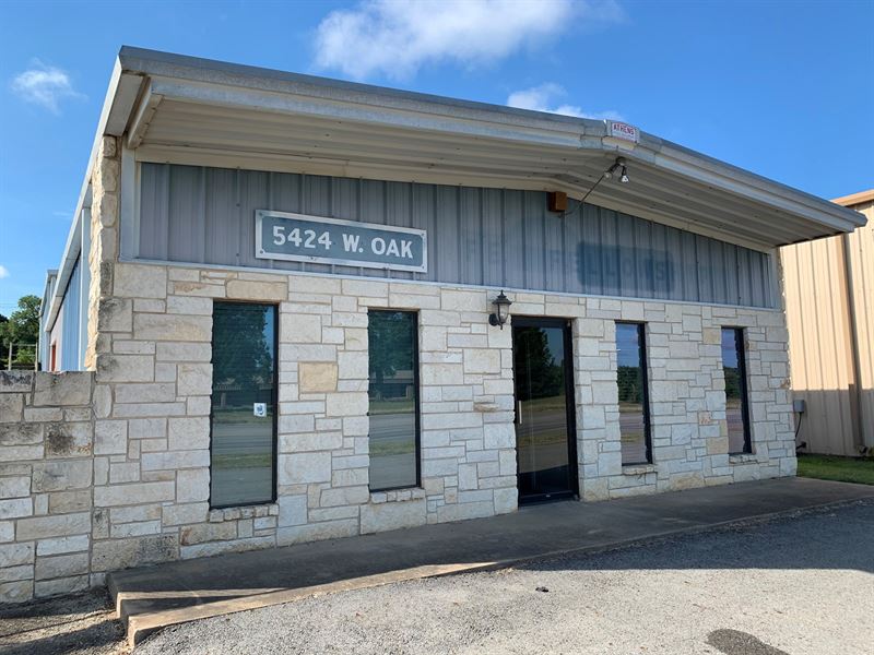 Commercial Building Or Lease : Palestine : Anderson County : Texas