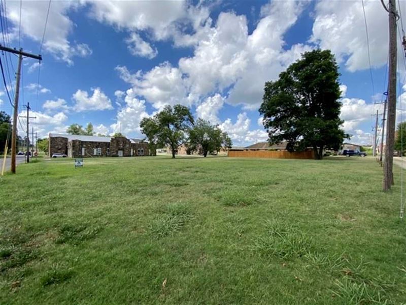 Great Commercial Lot Near The Cour : Hugo : Choctaw County : Oklahoma