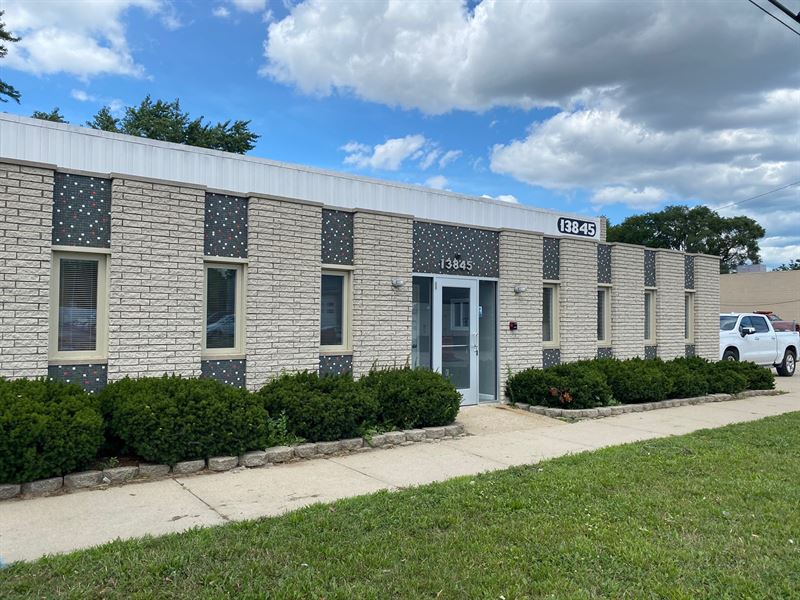 Commercial Warehouse Office Space : Warren : Macomb County : Michigan