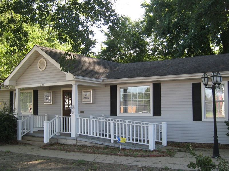 Commercial Office Building : Frankston : Anderson County : Texas
