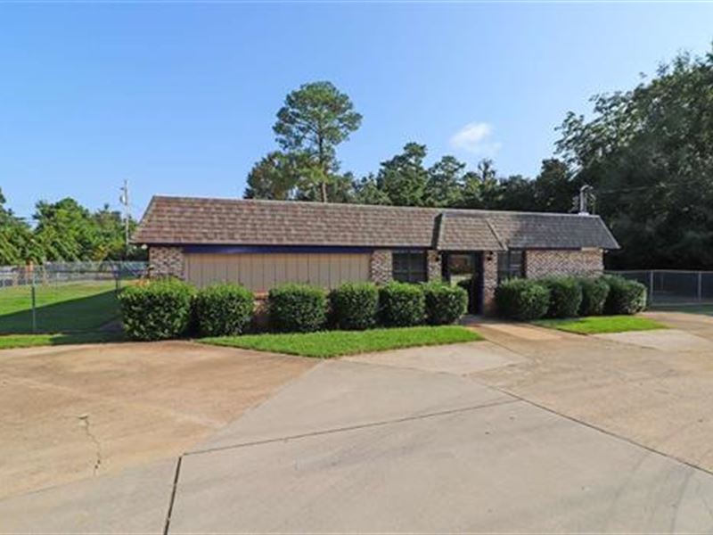 Commercial Office Building : Warner Robins : Houston County : Georgia