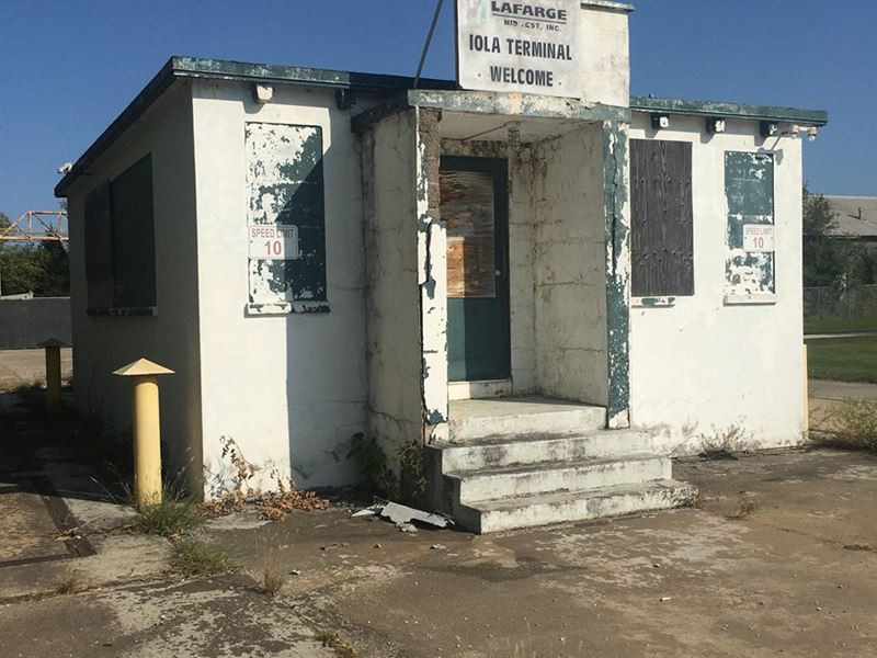 Commercial Property : Iola : Allen County : Kansas