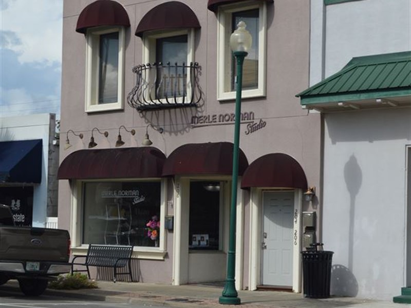 Great Commercial Building : Live Oak : Suwannee County : Florida