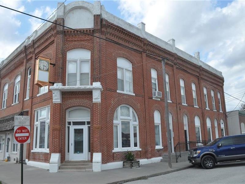 Beautiful, Well Cared Historic : King City : Gentry County : Missouri