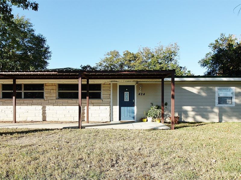Multi-Use Building in Buffalo, TX : Buffalo : Leon County : Texas
