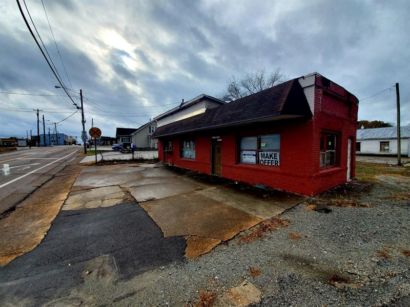 Commercial Lot, Block Building : Milan : Gibson County : Tennessee