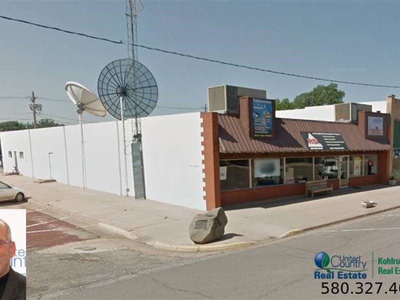 Commercial Building in Kiowa Kansas : Kiowa : Barber County : Kansas