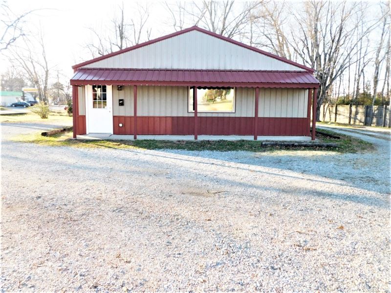 Commercial Building & Lot : Hohenwald : Lewis County : Tennessee
