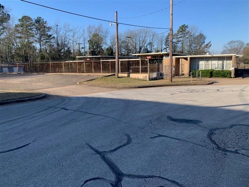 Vacant Commercial Building for Sale : Tyler : Smith County : Texas