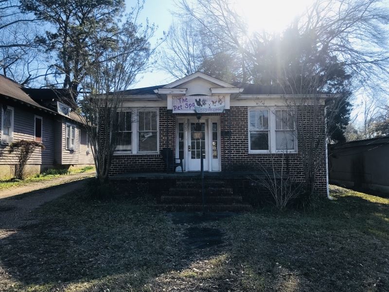 Commercial Building in Town : McComb : Pike County : Mississippi