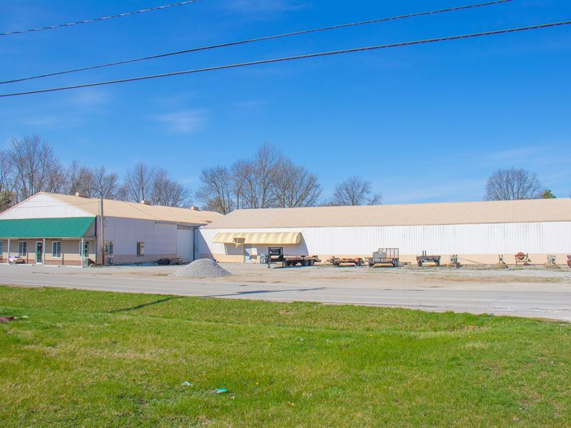 Large Commercial Building : Carlinville : Macoupin County : Illinois