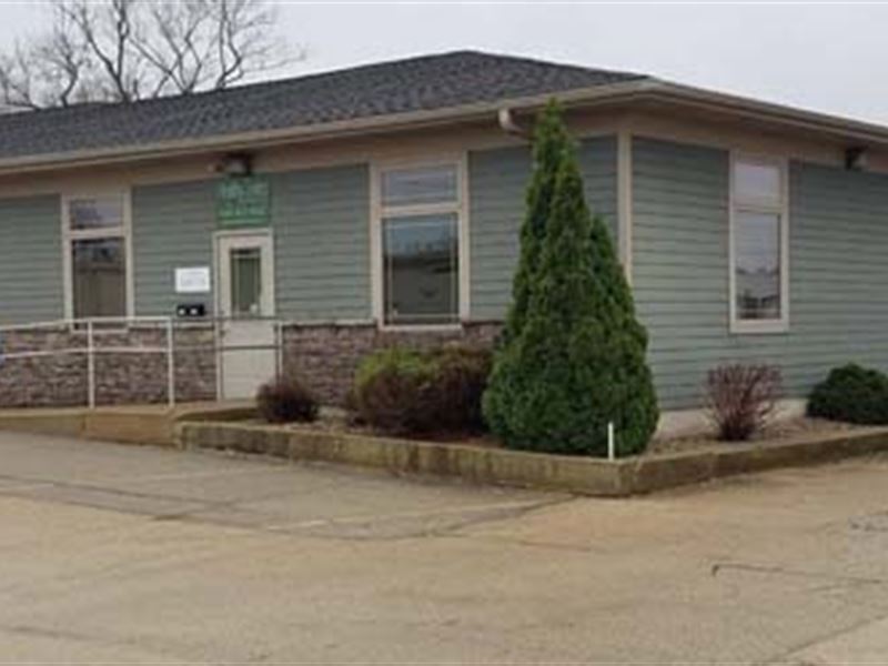 Auction-Commercial Building 2 Units : Mason City : Cerro Gordo County : Iowa