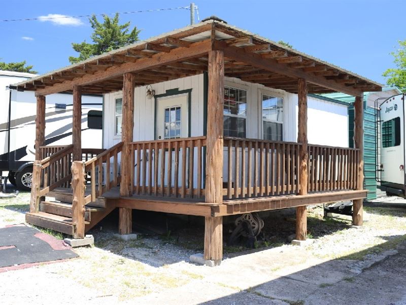 Commercial Building Endless Options : Mountain View : Stone County : Arkansas
