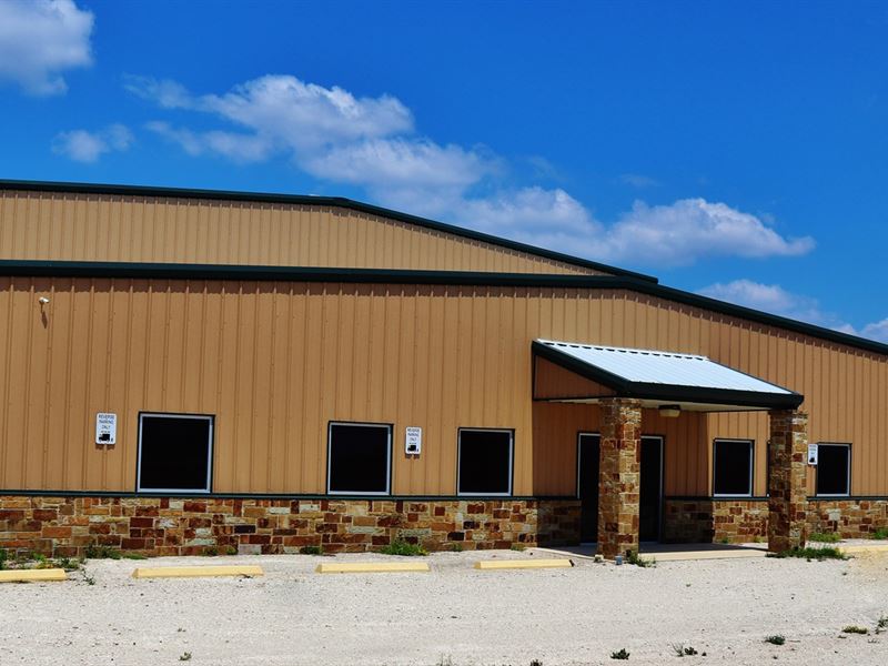 Multi-Purpose Building, 6 Acres : Carrizo Springs : Dimmit County : Texas