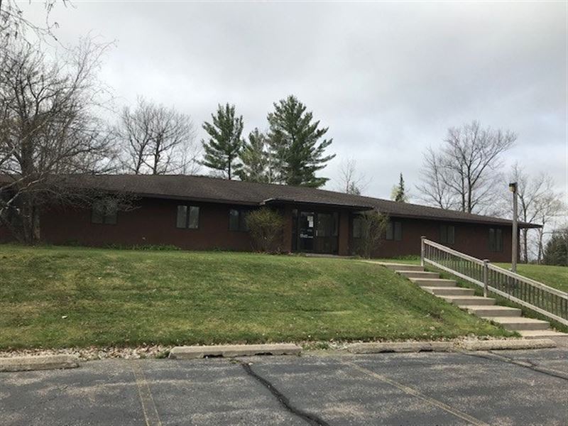W6582 Highway Us-2 Commercial : Quinnesec : Dickinson County : Michigan