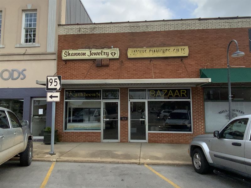 Commercial Building, Great Location : Mountain Grove : Wright County : Missouri