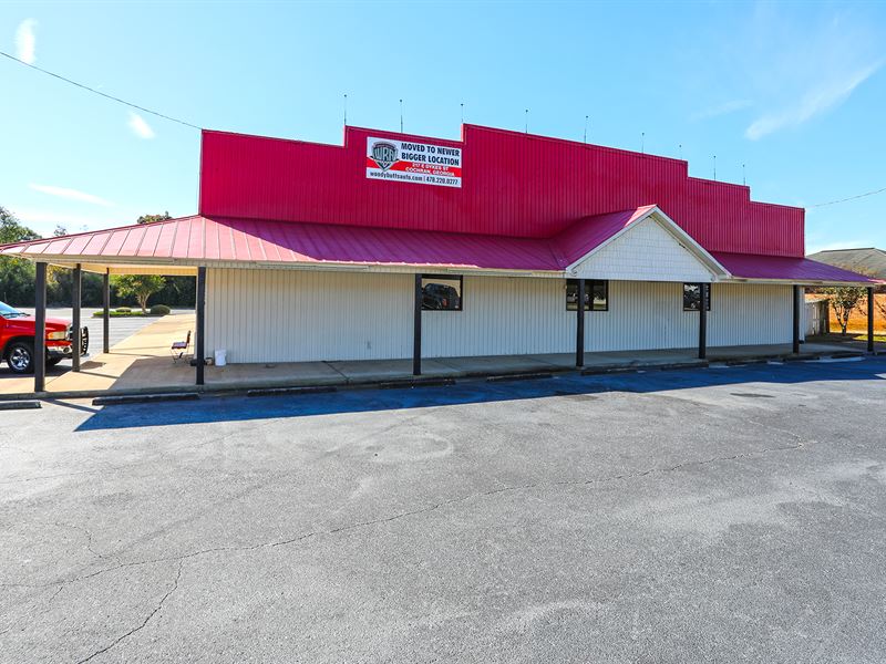Large Commercial Building Available : Warner Robins : Houston County : Georgia