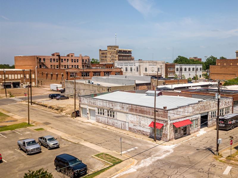 Commercial Building for Sale : Paris : Lamar County : Texas