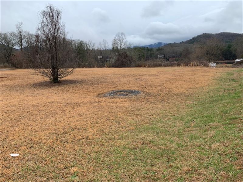 1 Acre Commercial in Hiawassee, GA : Hiawassee : Towns County : Georgia