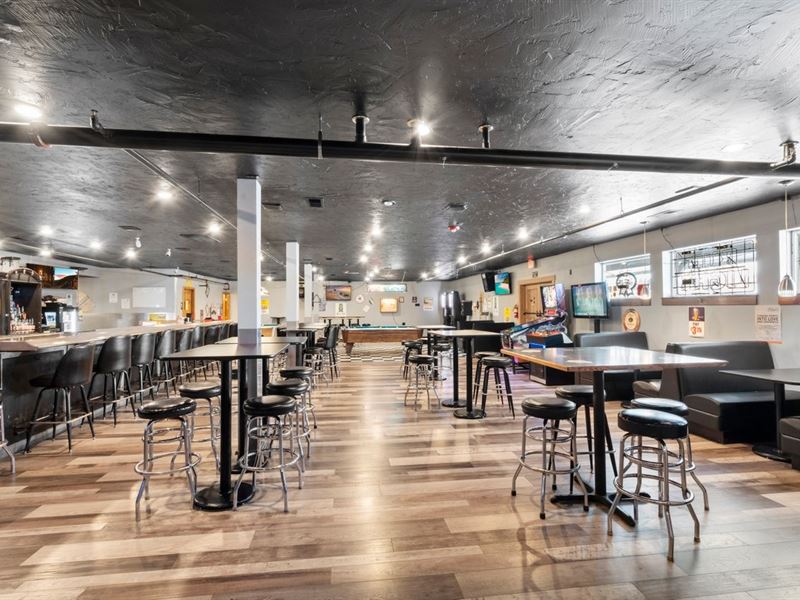 Razzles Bar and Grill : Hayden : Kootenai County : Idaho