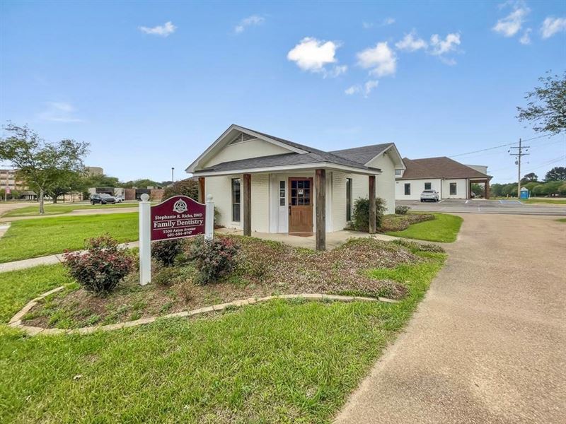 Commercial Office Space for Sale Mc : McComb : Pike County : Mississippi