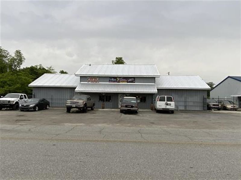 Commercial Building Available : Warner Robins : Houston County : Georgia