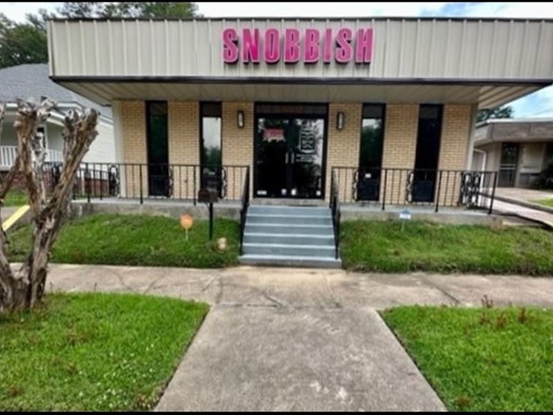 Commercial Building in Pike County : McComb : Pike County : Mississippi