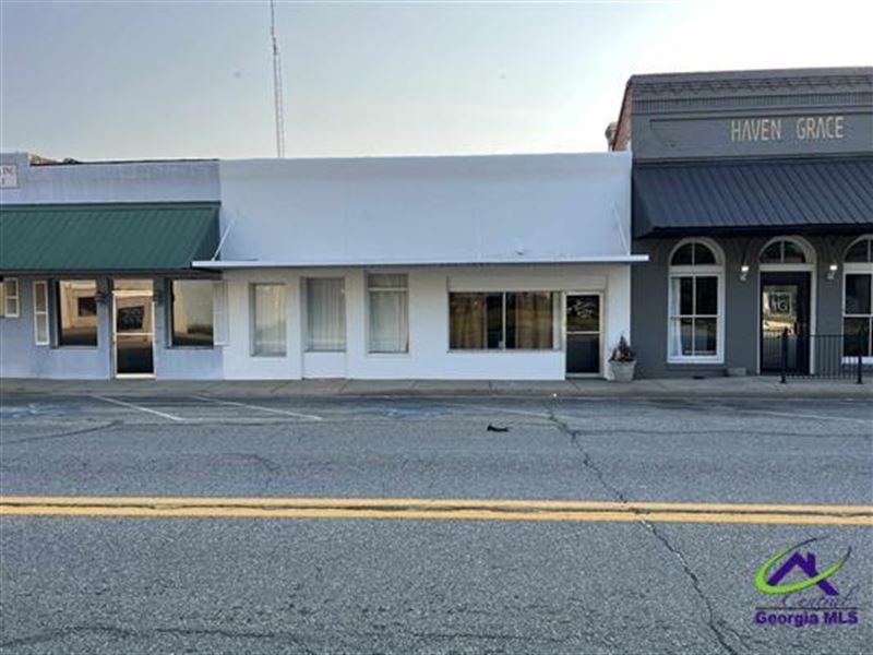 Retail Building in Cochran, GA : Cochran : Bleckley County : Georgia