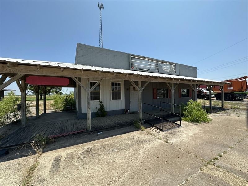 Great Location, Corner of Highway 1 : Waldenburg : Poinsett County : Arkansas