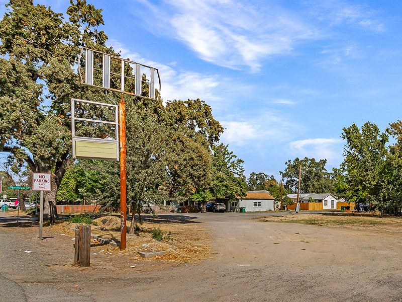 Commercial Corner on Hwy 99 : Gridley : Butte County : California