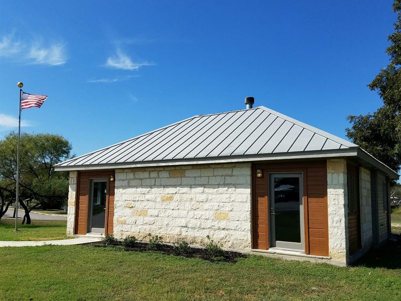 Office for Sale in Lampasas, TX : Lampasas : Lampasas County : Texas