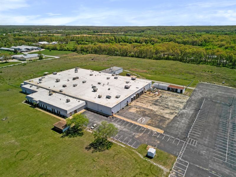 Industrial / Commercial Building : West Plains : Howell County : Missouri